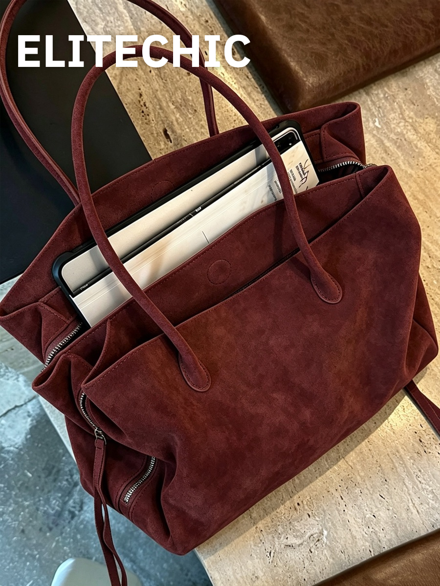 Túi tote da lộn đỏ đô nhìn từ trên xuống