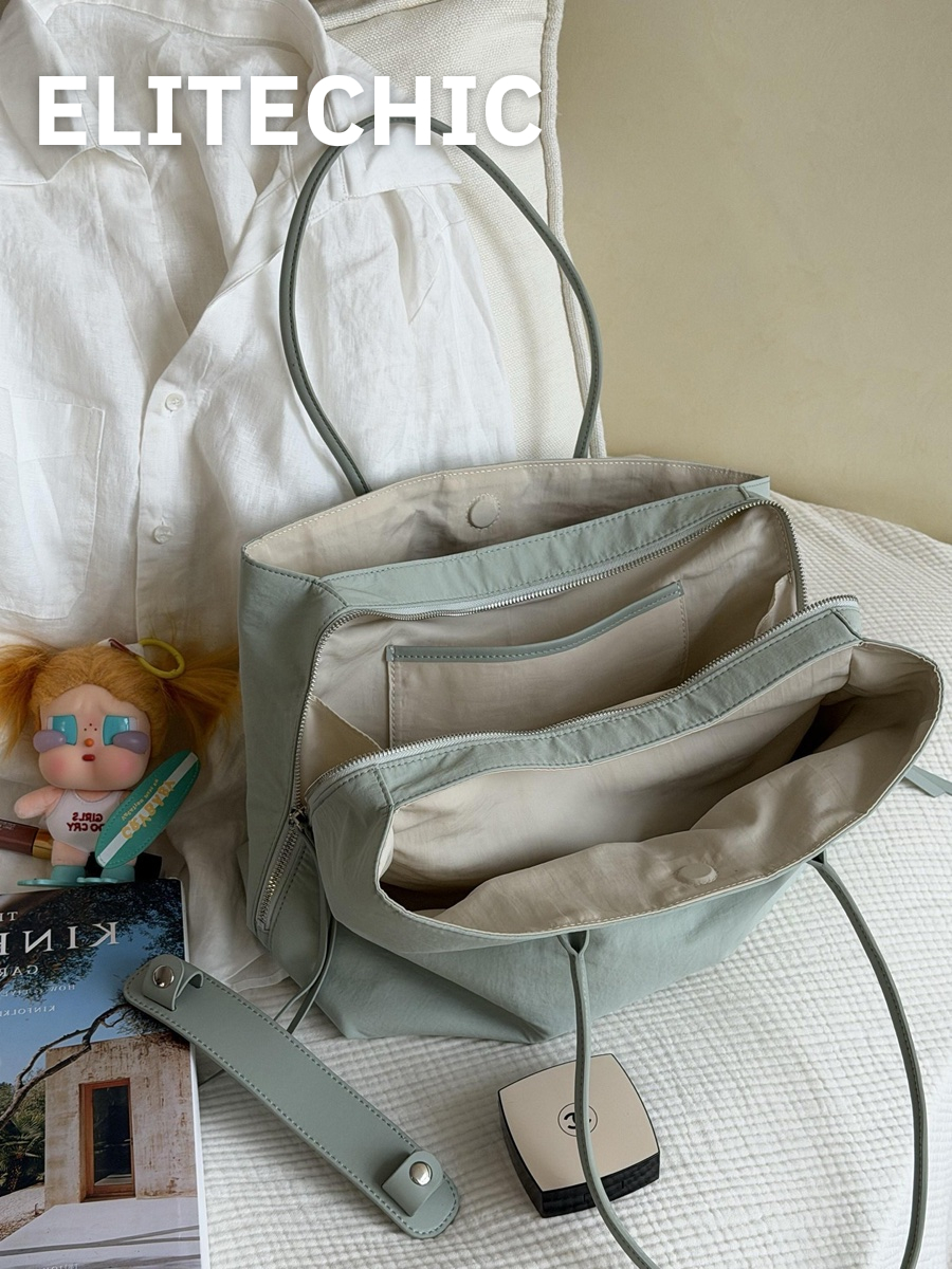 Các ngăn bên trong túi tote nylon