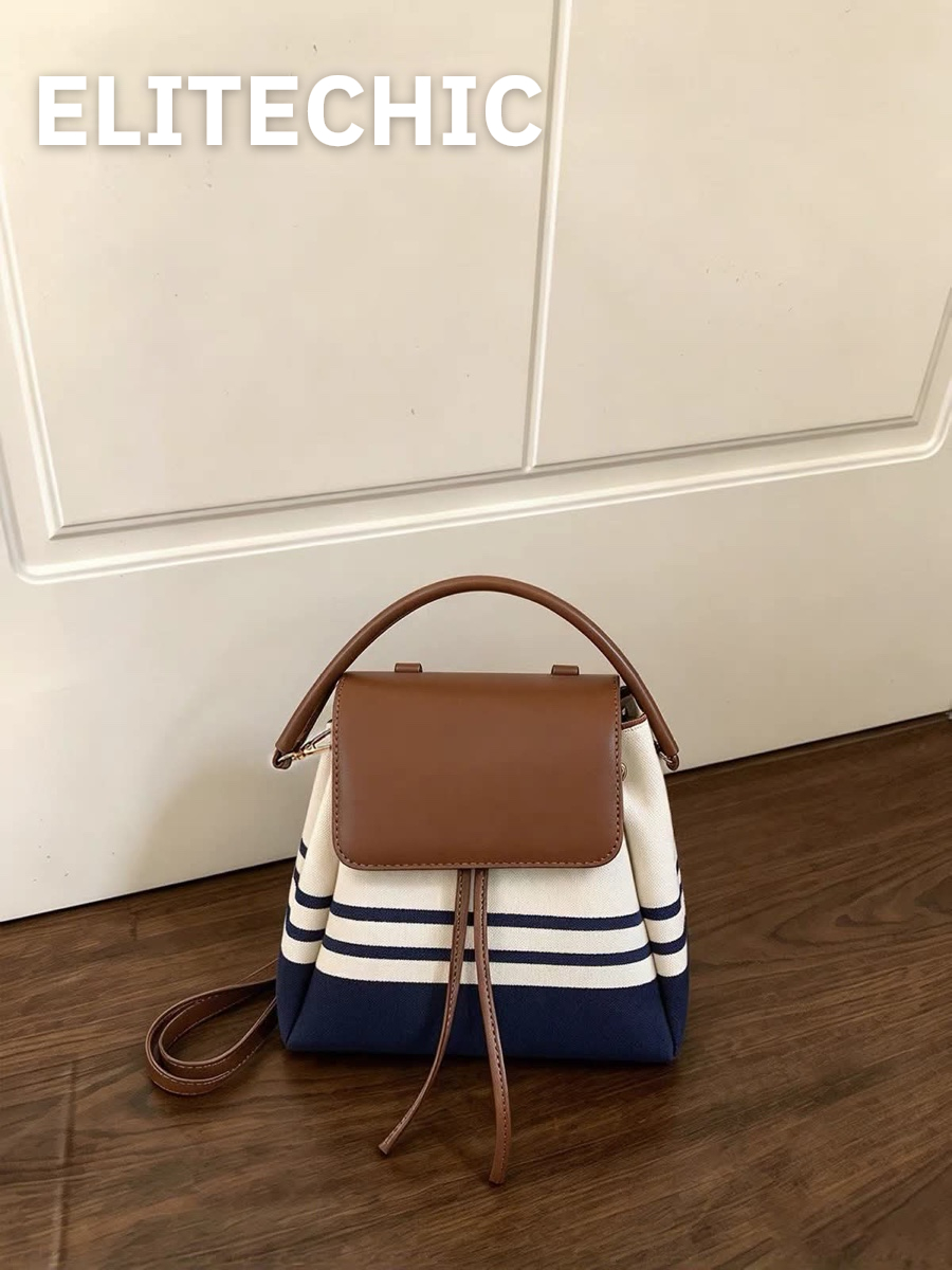 Túi canvas kẻ sọc navy nắp da nâu nhìn trực diện