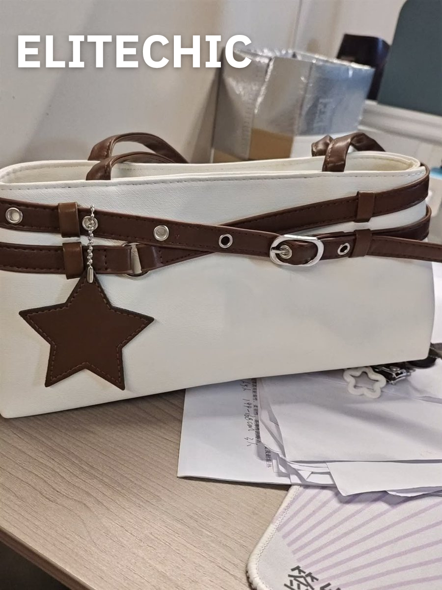 Túi tote mini đai thắt màu kem trên bàn