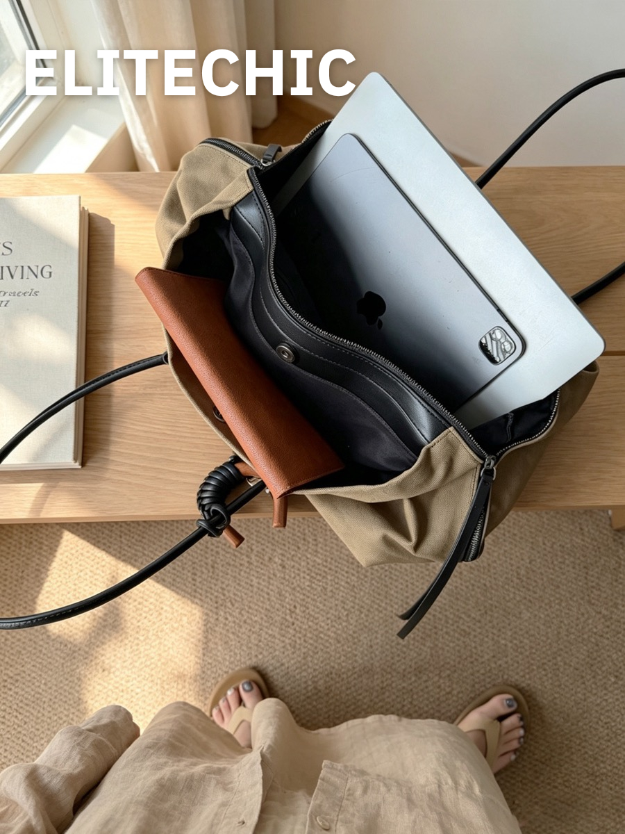Bên trong túi tote da lộn đựng laptop